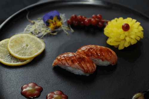 S6. Aburi Saumon Nigiri