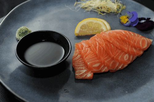 S59. Sashimi Saumon (6 pièces)